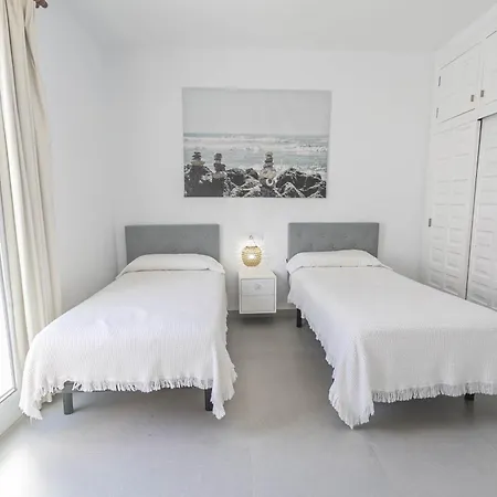 Holiday home Canovas - Casa Bajamar Con Piscina Nerja